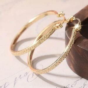 New Elegant Hammered Gold 14kt. Fashion Hoop Earrings